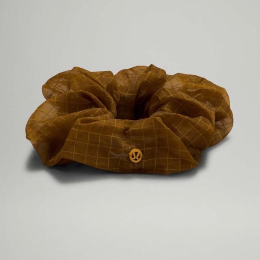 NWOT LULULEMON OVERSIZED SCRUNCHIE🤎🍋